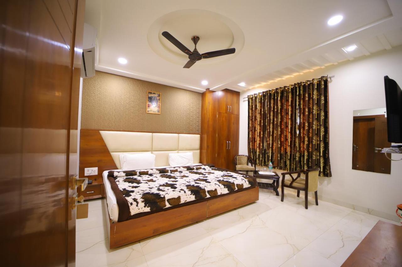 Hotel Royal Phoenix Agra  Dış mekan fotoğraf